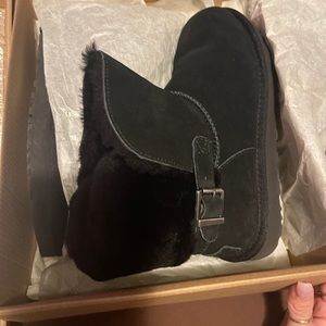 Black Uggs size 7